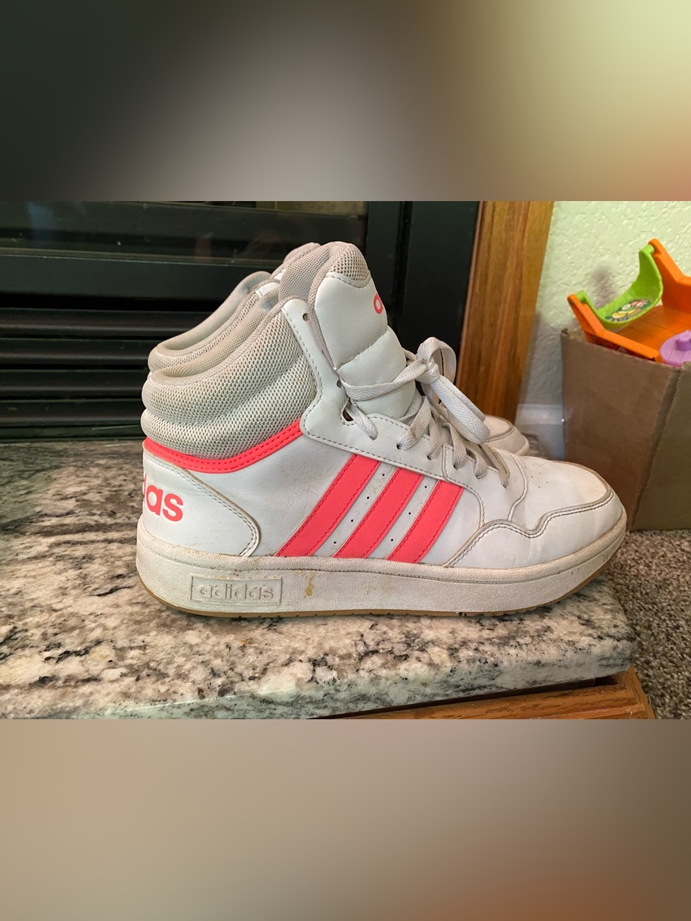 Women’s Size 9 High Top Adidas